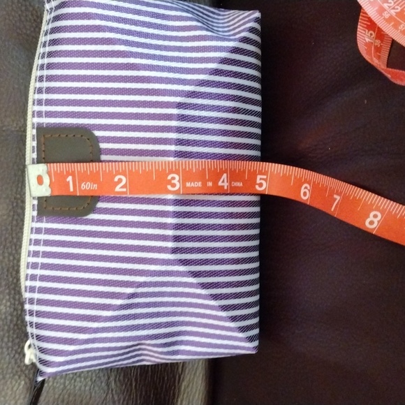 Brand New Makeup Pouch with NWT Slippers - Picture 10 of 12